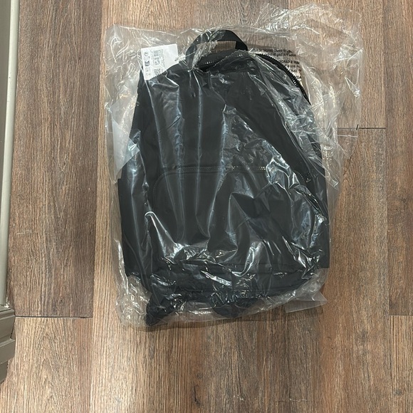 lululemon NEW Backpack - Picture 5 of 5